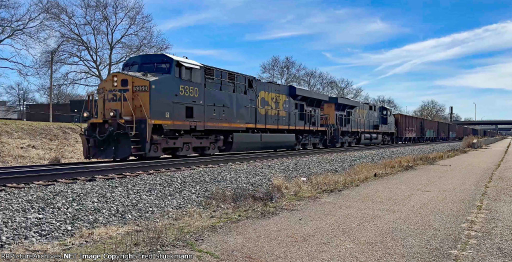 CSX 5350 leads M428.